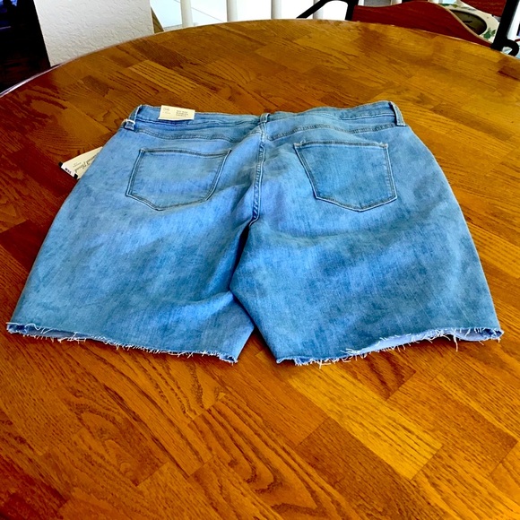 Jean Shorts (plus sizes) (NWT) - Picture 4 of 5